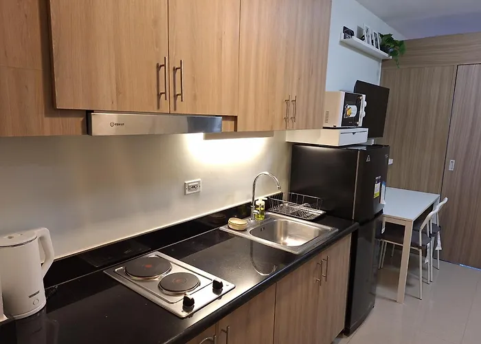 Apartment Velvet Near Moa With A Cozy, Comfy Bed Manila