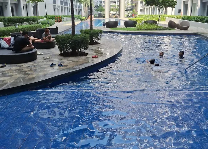 Apartment Velvet Near Moa With A Cozy, Comfy Bed Manila