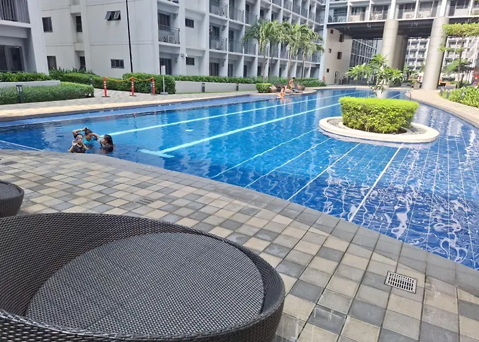Apartment Velvet Near Moa With A Cozy, Comfy Bed Manila