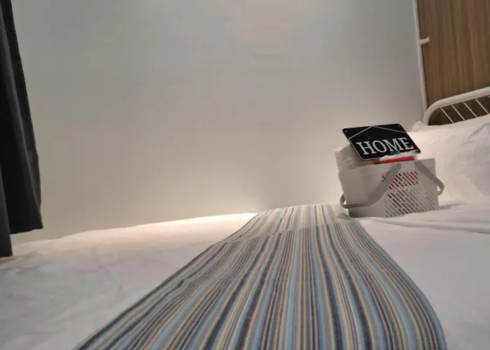 Apartment Velvet Near Moa With A Cozy, Comfy Bed *